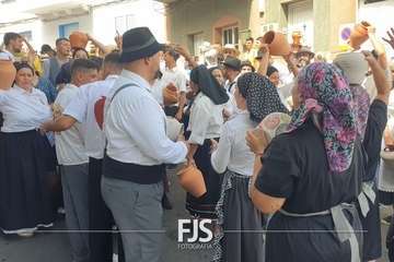Unas 5.000 personas se remojan en la primera Traída del Agua tras la pandemia/Francisco Javier Santana y TA.